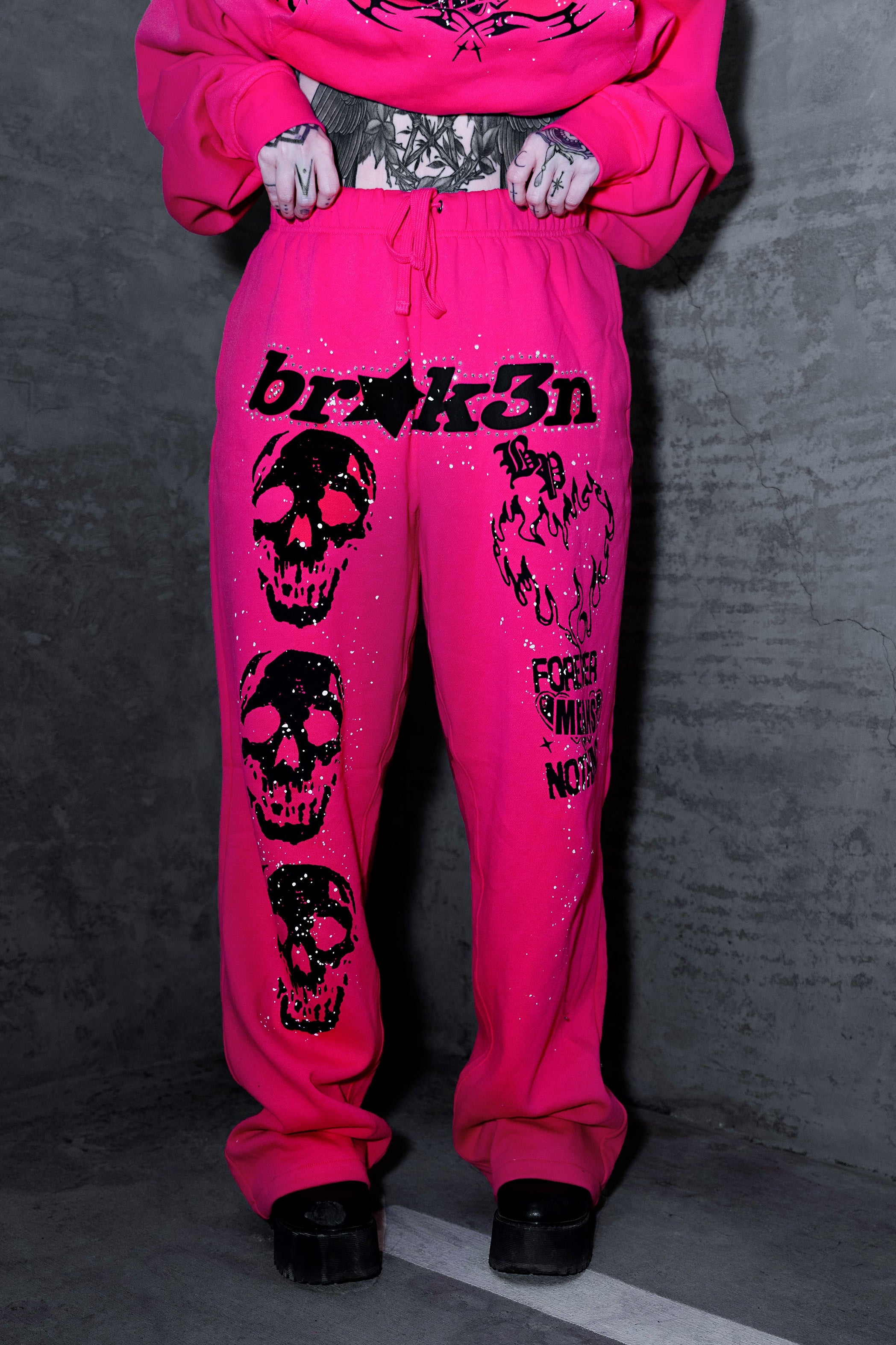 Faceless Rhinestone Sweatpants Pink
